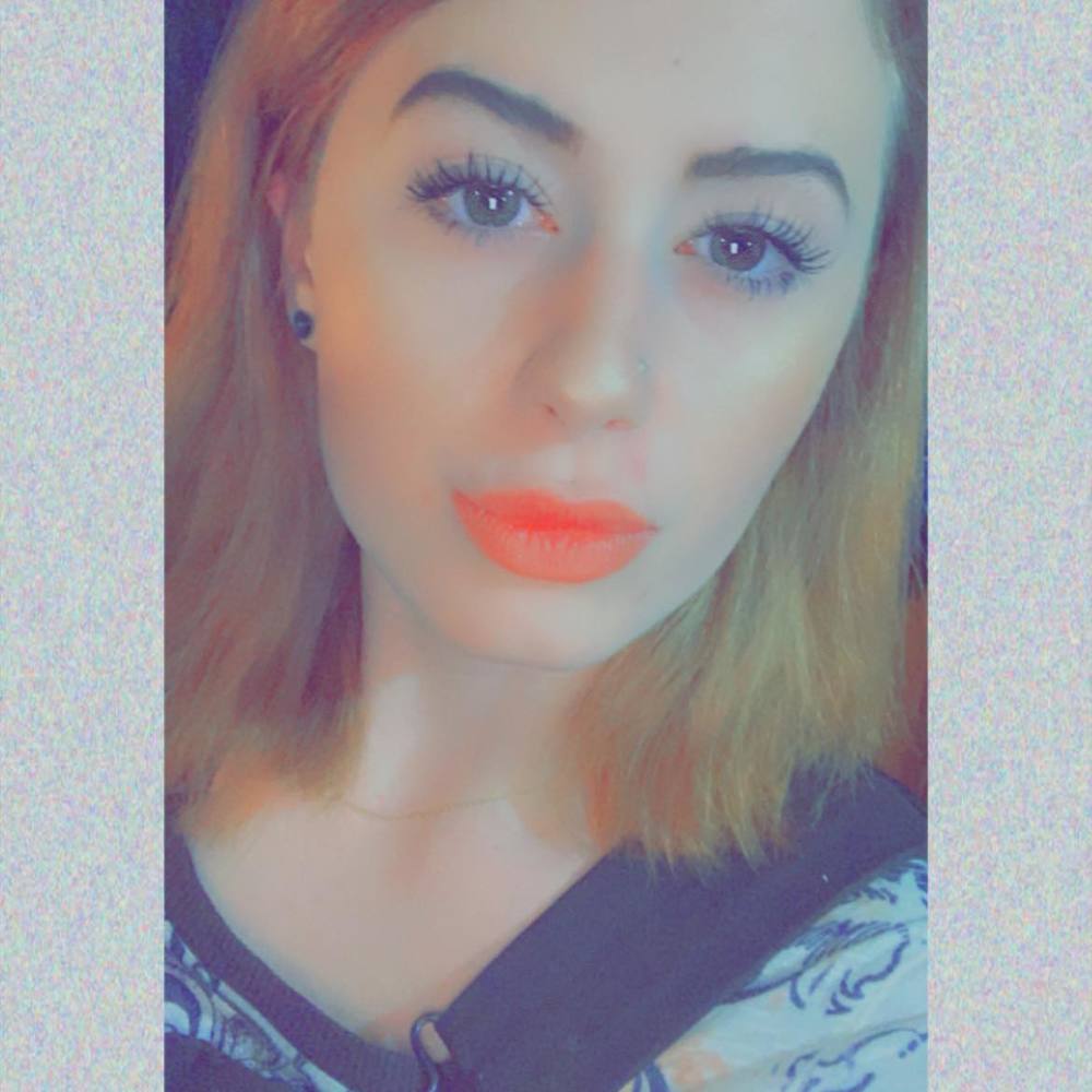 Meet your Posher, Adrianna